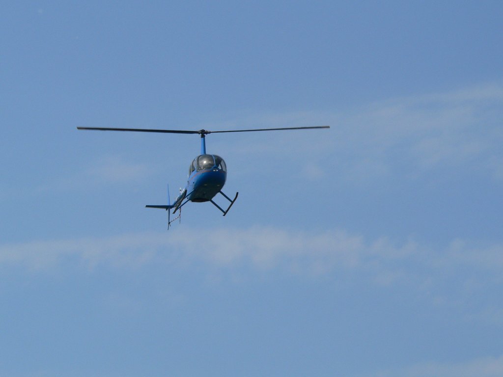 Hubschrauber SP-GPW bei der Erstellung von Filmaufnahmen auf der Dampflokparade in Wolsztyn (PL), 30.4.2011