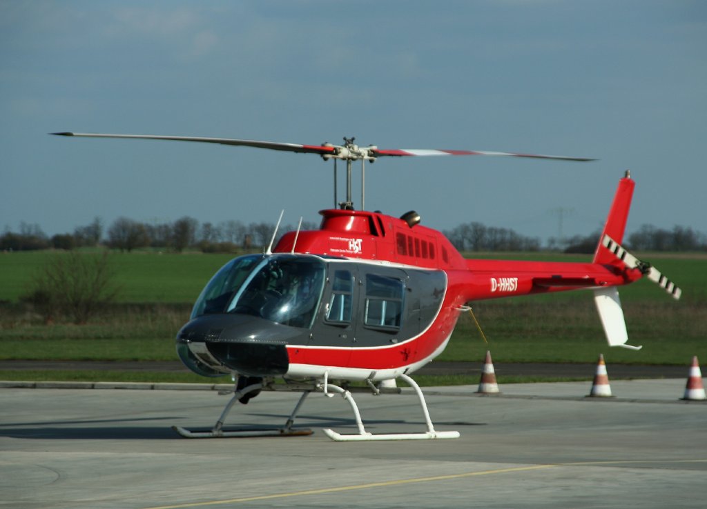 Hubschrauberservice Thringen Bell 206B3 JetRanger III D-HSST am 16.04.2010 auf dem Flugplatz Strausberg