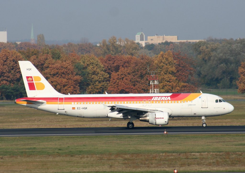 Iberia A 320-214 EC-HQK nach der Landung in Berlin-Tegel am 01.11.2009