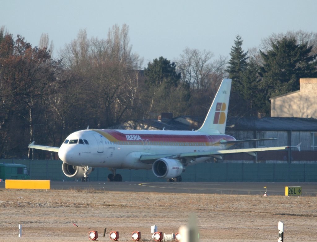 Iberia A 320-214 EC-HTA am 06.03.2011 auf dem Flughafen Berlin-Tegel