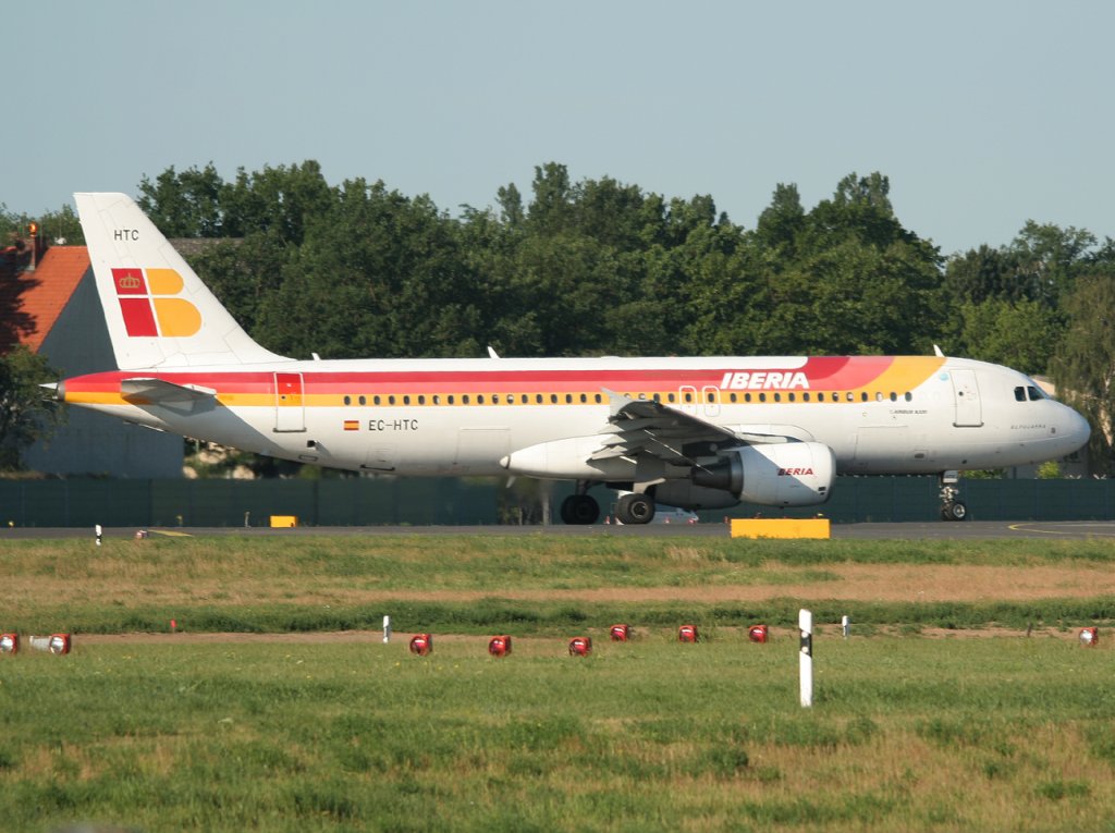 Iberia A 320-214 EC-HTC kurz vor dem Start in Berlin-Tegel am 02.06.2011