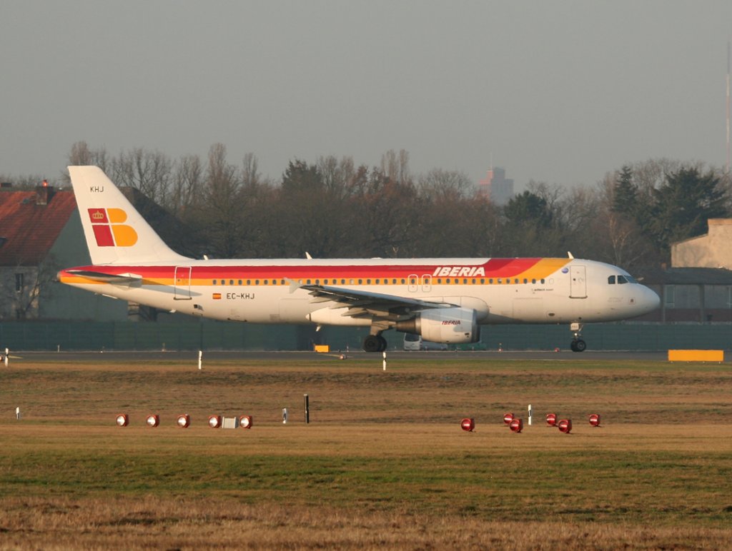 Iberia A 320-214 EC-KHJ kurz vor dem Start in Berlin-Tegel am 17.03.2012