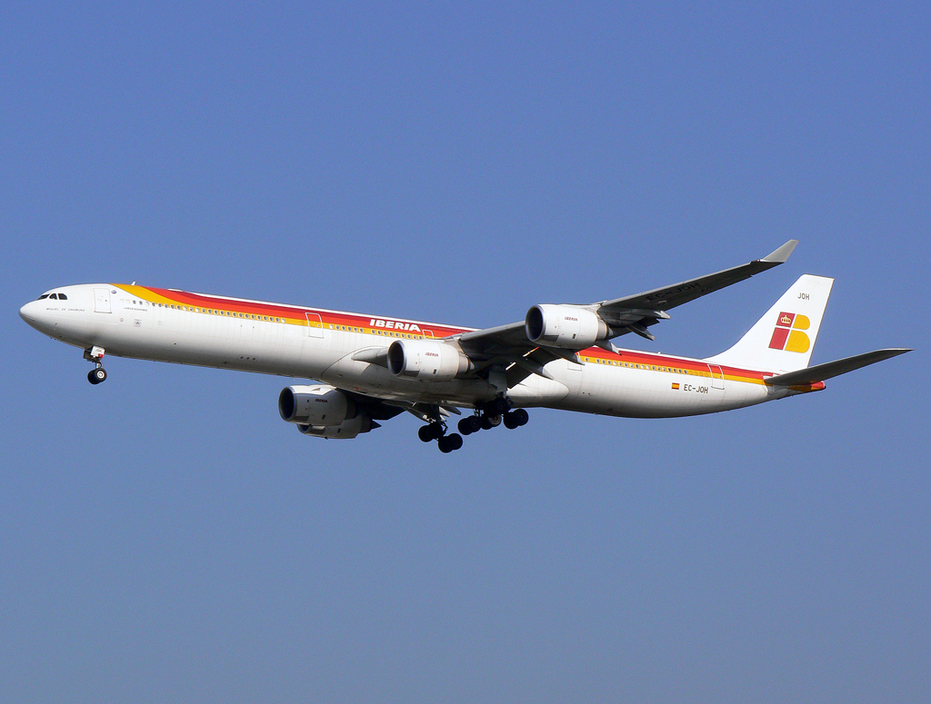 Iberia A340-600 EC-JOH im Anflug auf 25L in FRA / EDDF / Frankfurt am 23.09.2007