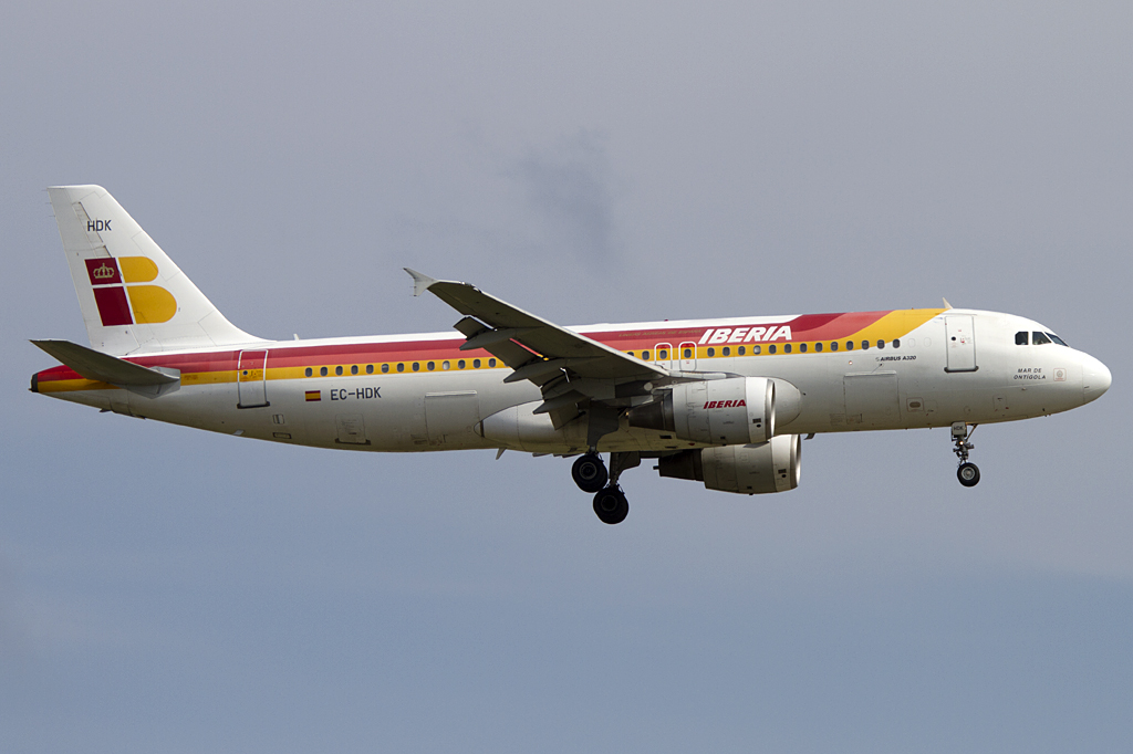 Iberia, EC-HDK, Airbus, A320-214, 16.06.2011, BCN, Barcelona, Spain 




