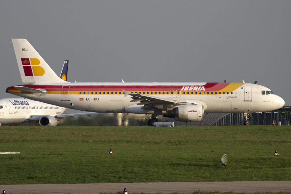 Iberia, EC-HUJ, Airbus, A320-214, 06.04.2011, DUS, Dsseldorf, Germany 




