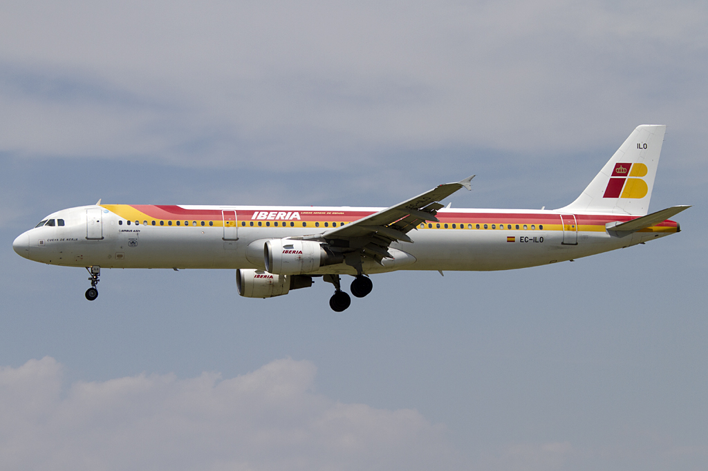 Iberia, EC-ILO, Airbus, A321-211 18.06.2011, BCN, Barcelona, Spain 



