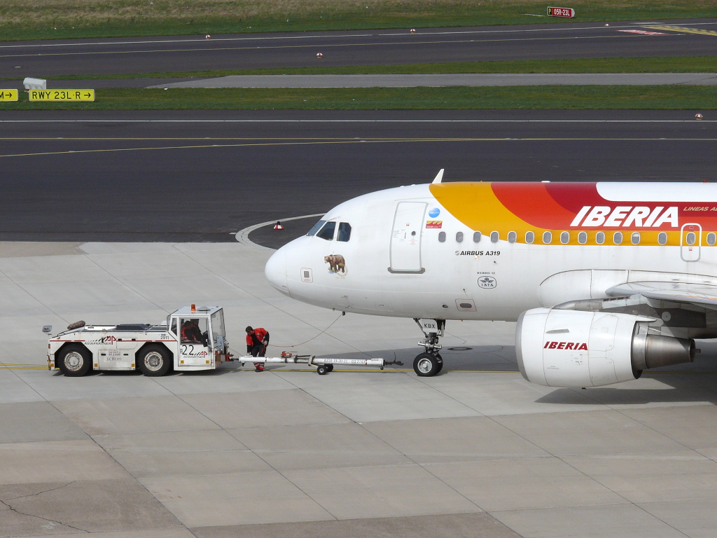 Iberia; EC-KBX; Airbnus 319. Flughafen Dsseldorf. 02.04.2010.