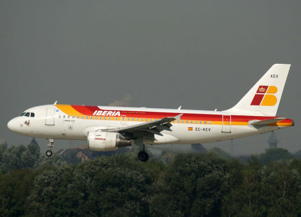 Iberia, EC-KEV, Airbus A 319-100 (Urogallo = geschtzte Vogelart), 2010.09.23, DUS-EDDL, Dsseldorf, Germany 

