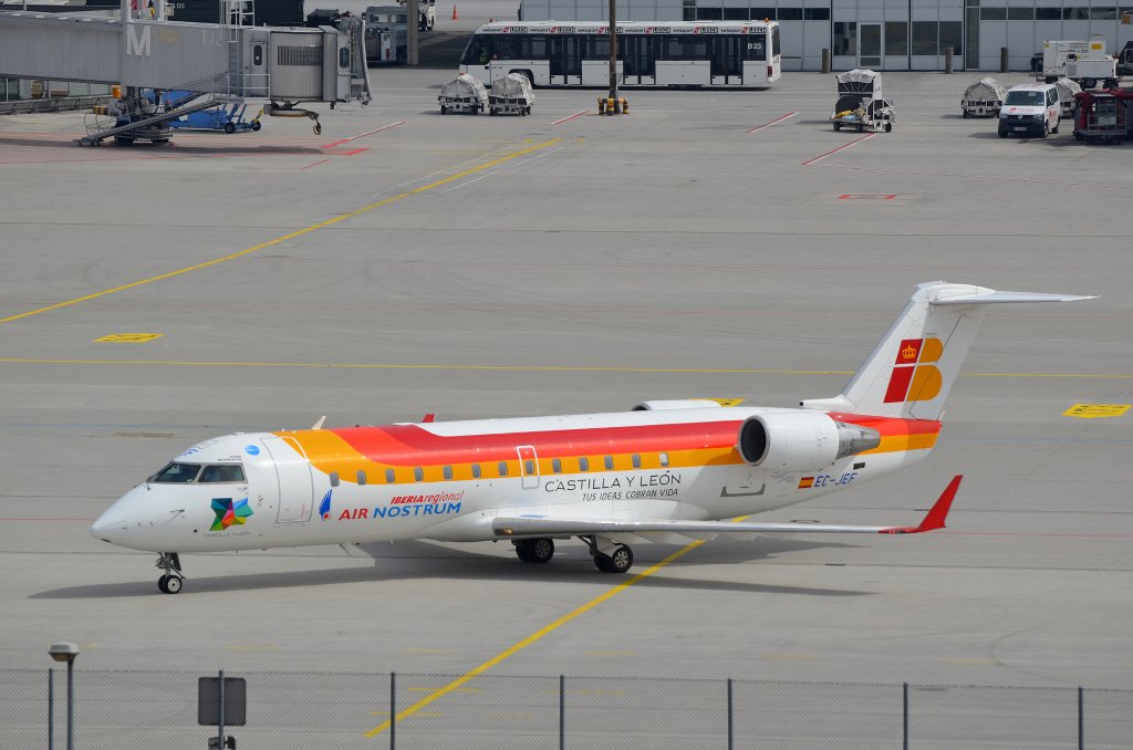 Iberiaregional - Air Nostrum Bombardier CRJ-200LR EC-JEF auf dem Airport Mnchen am 08.04.13