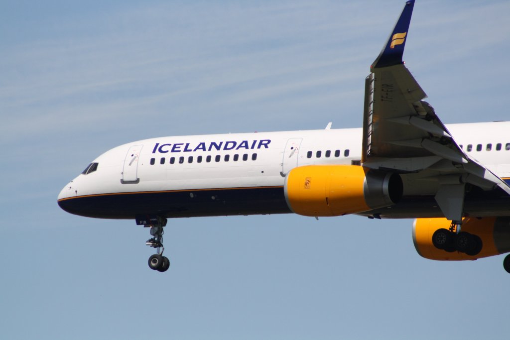 ICELANDAIR, Boeing 757-200, TF-FIR, SN 26242, LN 593, First flight: 21.01.1994