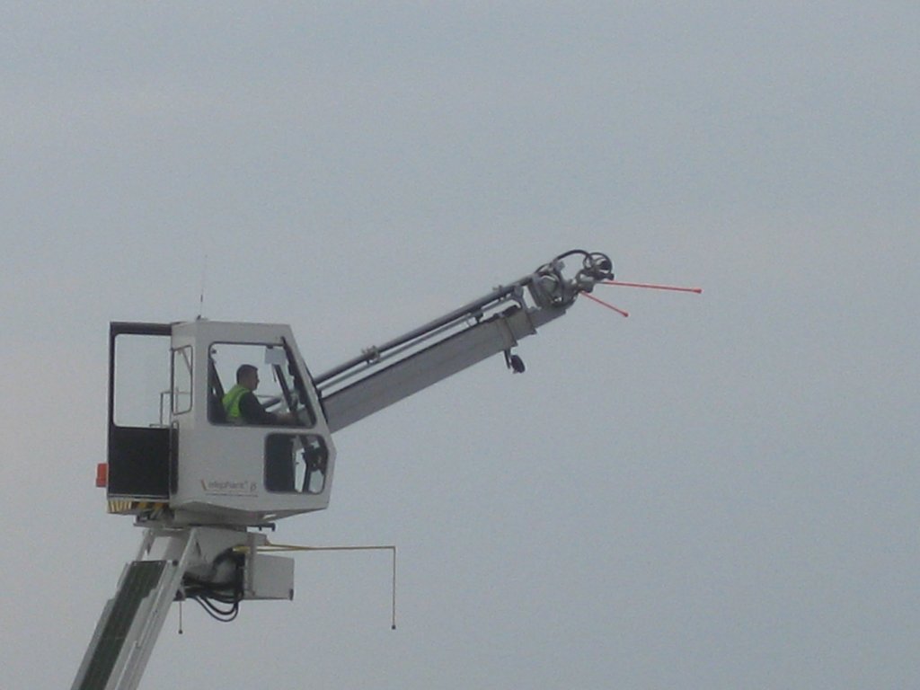 Im Mai gehts los mit den Vorbereitungen fr den Winter.
Dieser  Enteisungselefant  bt schon mal.
(08.05.10)