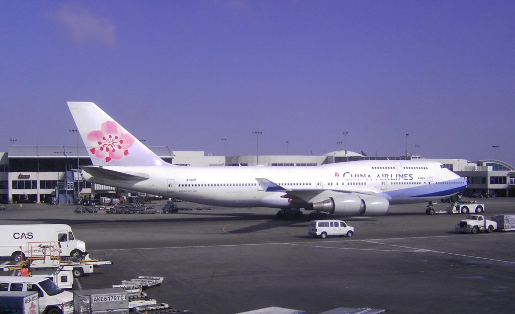 Im Oktober 2007 eine B-18211  Boeing 747-400 der China Airlines in Los Angeles zum Start bereit.




