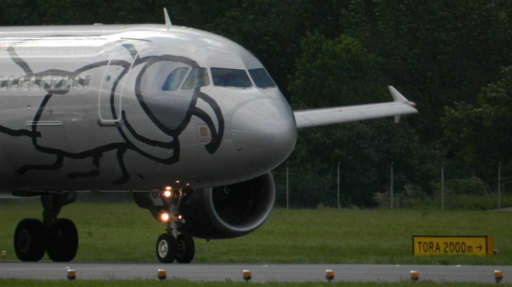 INN Innsbruck-Kranebitten, Austria, 
2. Juni 2011, 
Niki  Airbus A320-214,   
OE-LEX, Rwy 08 cleared takeoff to PMI (Palma)
