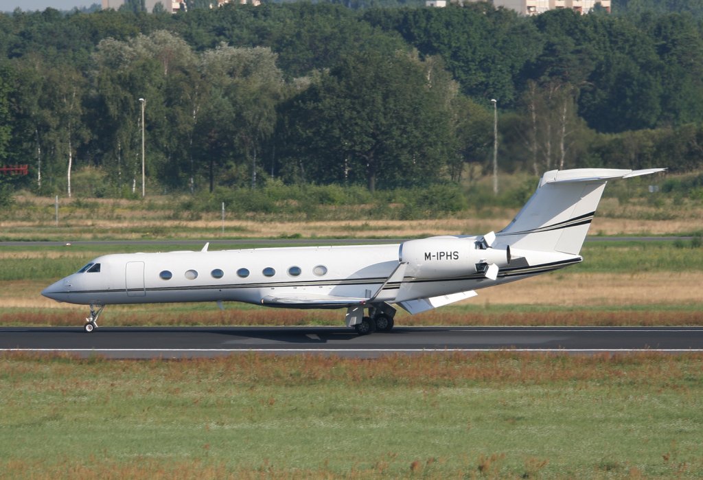 Island Aviation Gulfstream G550 M-IPHS nach der Landung in Berlin-Tegel am 21.08.2010