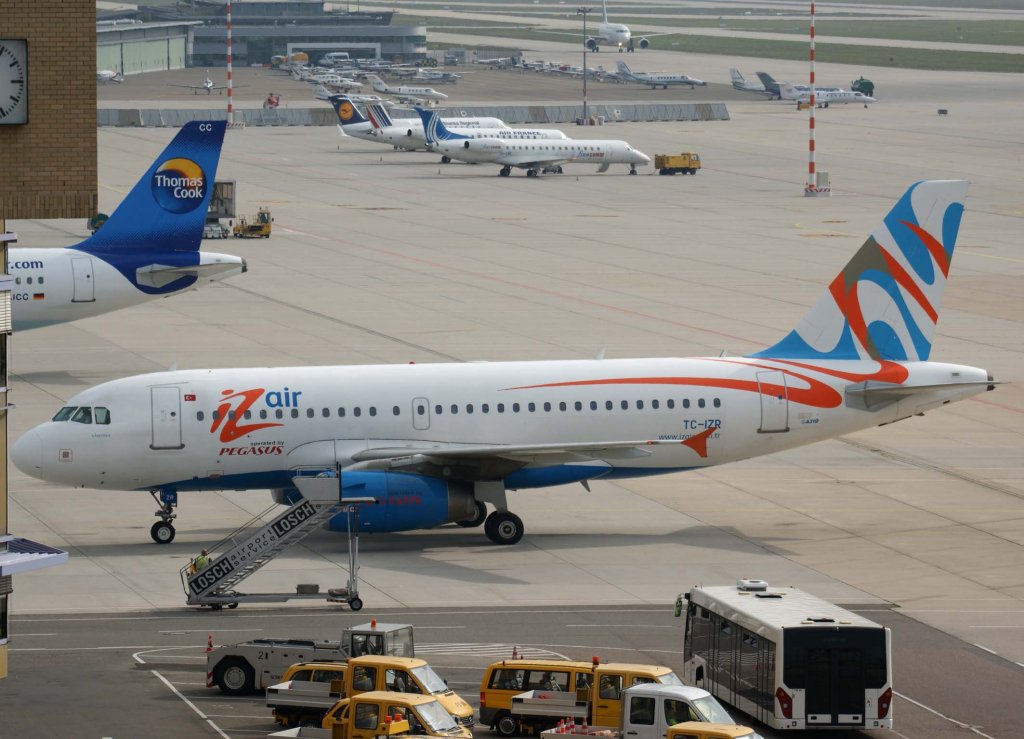 Izair, TC-IZR, AirbusA 319-100, 2009.09.25, STR, Stuttgart, Germany