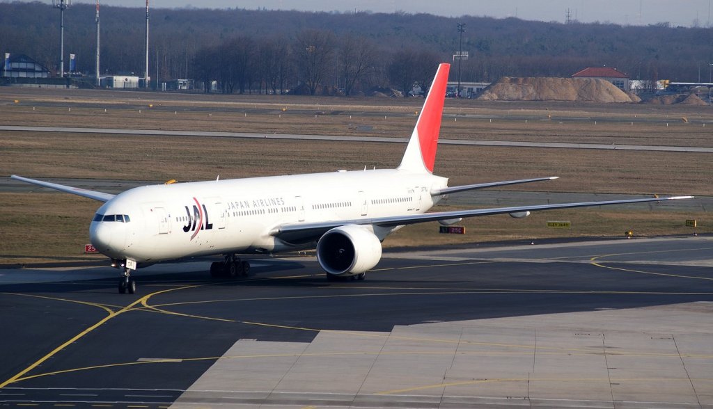 Japan Airlines 777-300 JA736J FRA 02.04.13