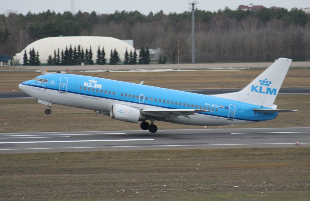 KLM B 737-306 PH-BTE beim Start in Berlin-Tegel am 27.02.2010