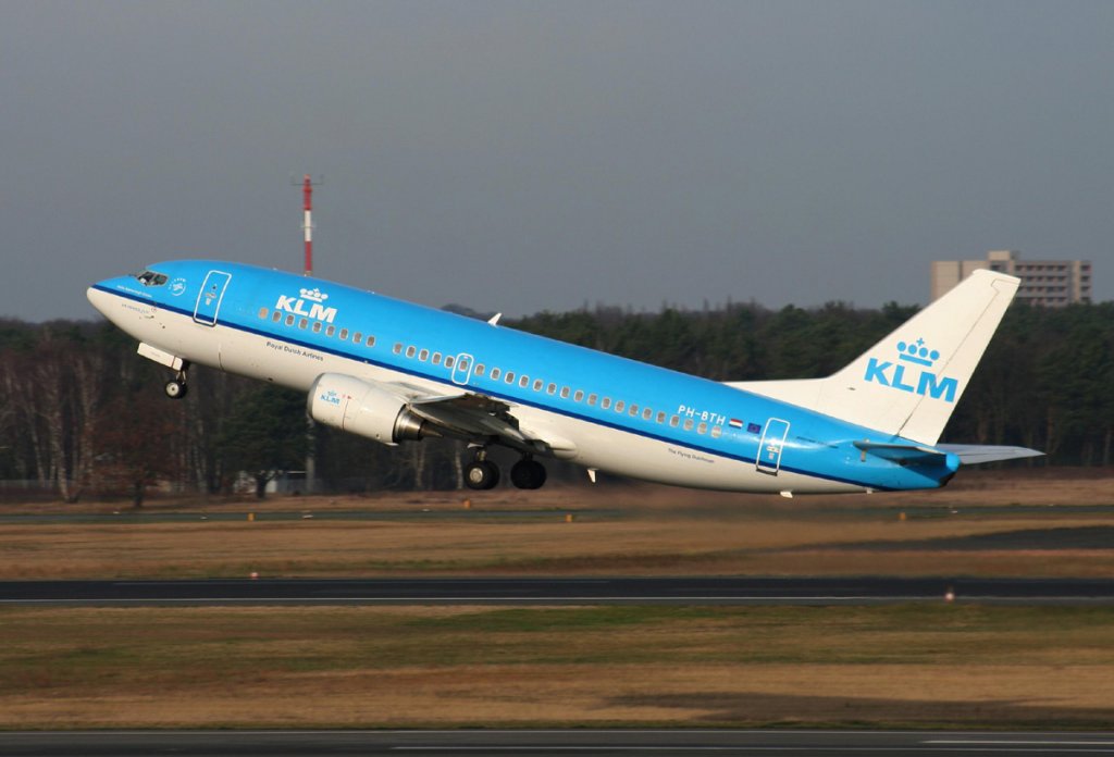 KLM B 737-306 PH-BTH beim Start in Berlin-Tegel am 05.12.2009