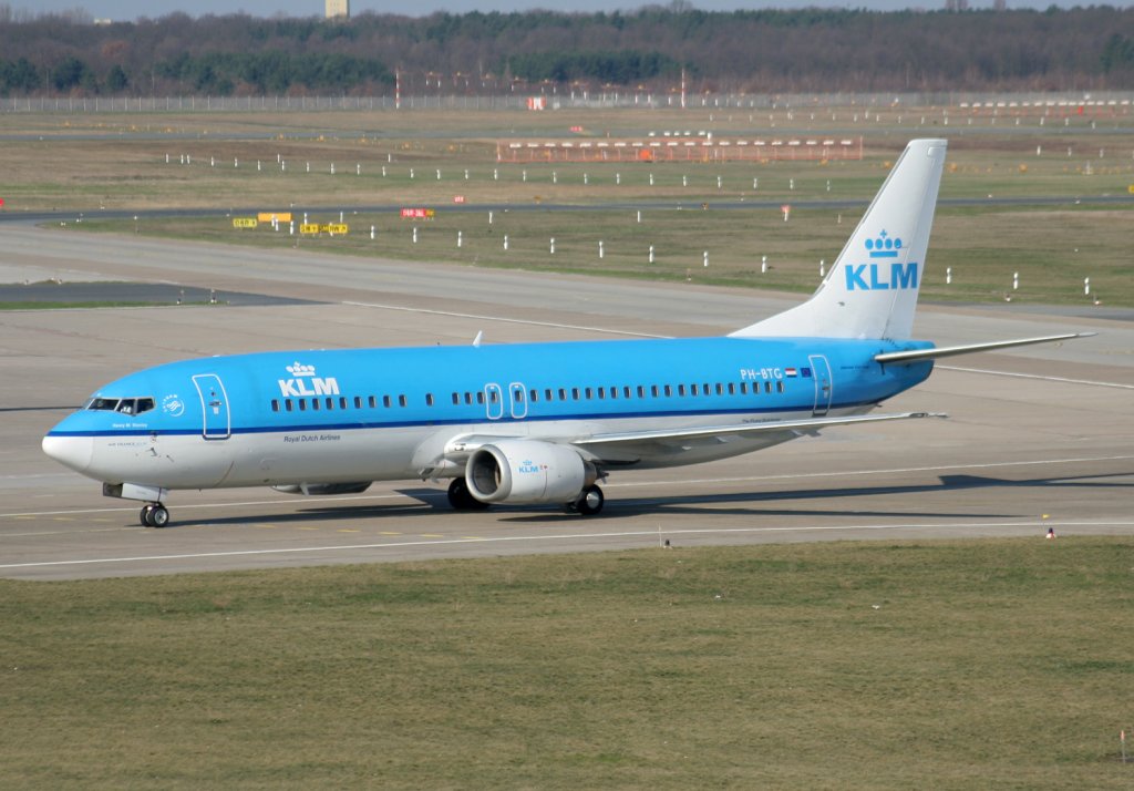 KLM B 737-406 PH-BTG bei der Ankunft in Berlin-Tegel am 02.04.2010