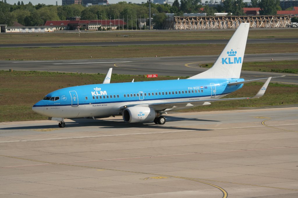 KLM B 737-7K2 PH-BGD bei der Ankunft in Berlin-Tegel am 08.05.2011