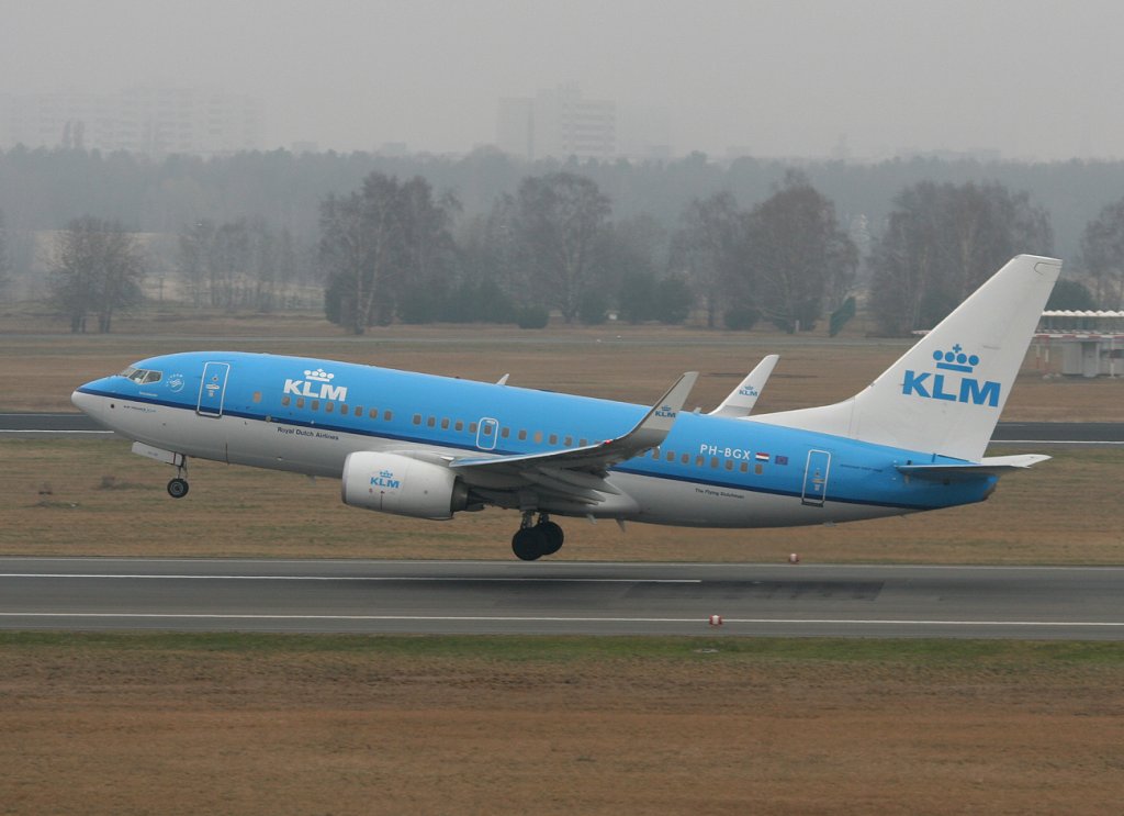 KLM B 737-7K2 PH-BGX beim Start in Berlin-Tegel am 25.03.2012