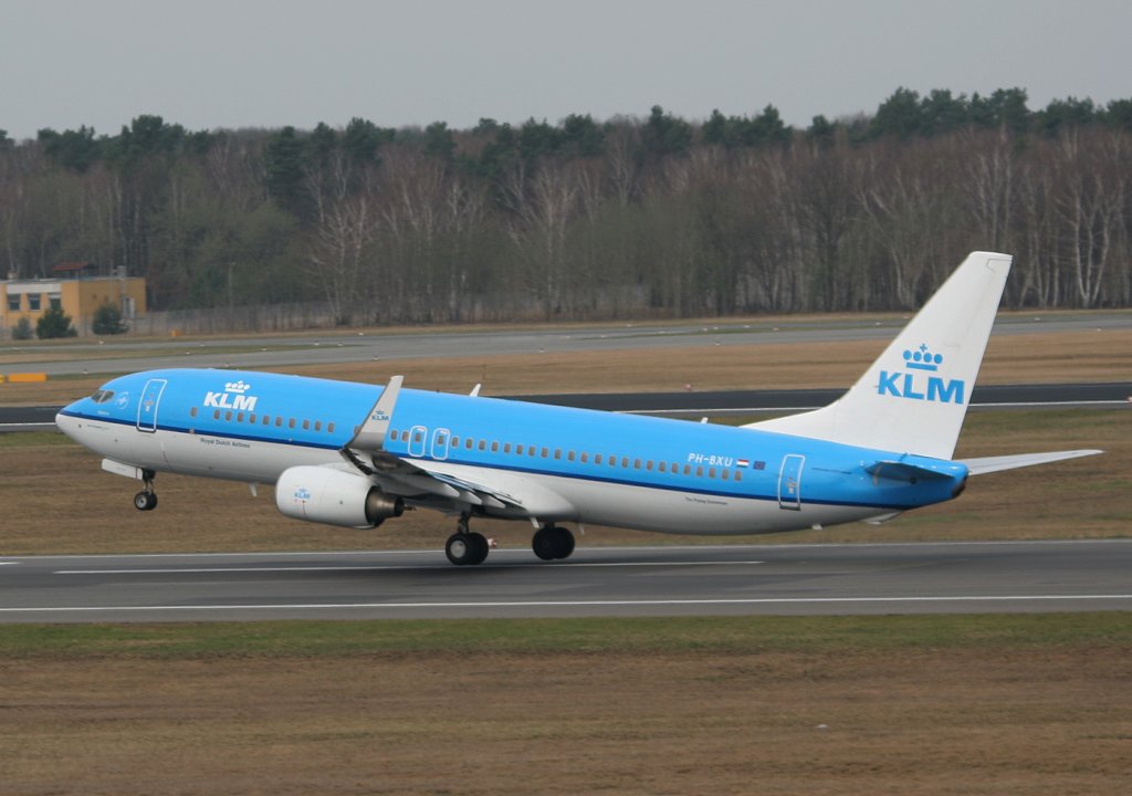 KLM B 737-8BK PH-BXU beim Start in Berlin-Tegel am 03.04.2011