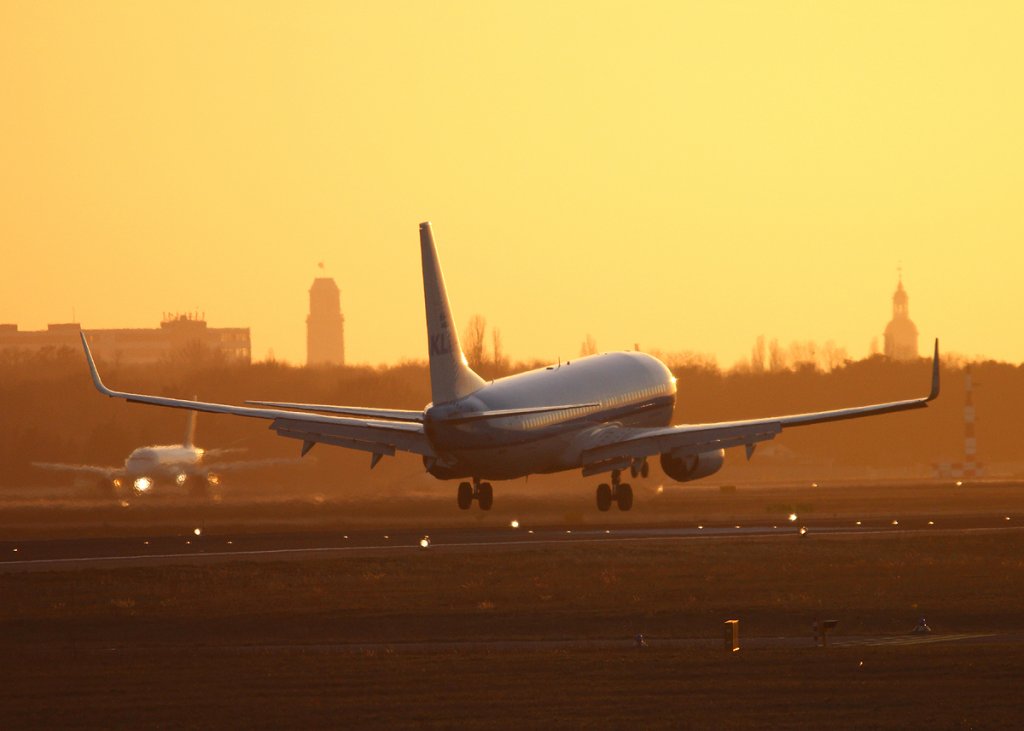 KLM B 737-8K2 PH-BGA bei der Landung in Berlin-Tegel am 01.03.2013