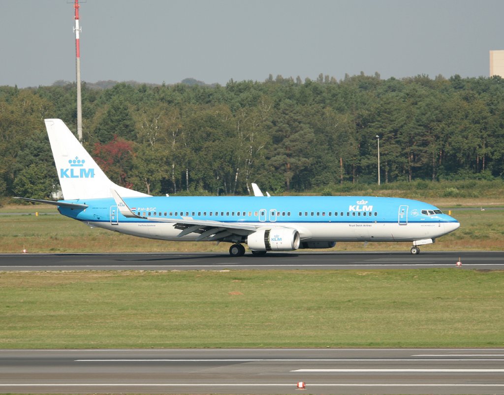 KLM B 737-8K2 PH-BGC nach der Landung in Berlin-Tegel am 25.09.2011