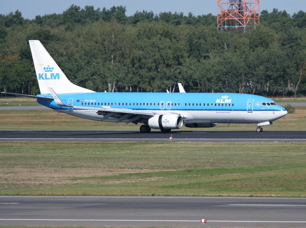 KLM B 737-8K2 PH-BXF nach der Landung in Berlin-Tegel am 05.09.2010