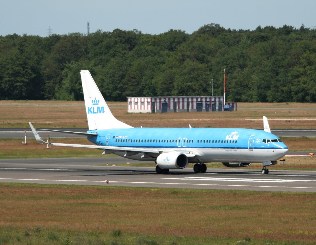 KLM B 737-8K2 PH-BXG beim Start in Berlin-Tegel am 02.06.2011