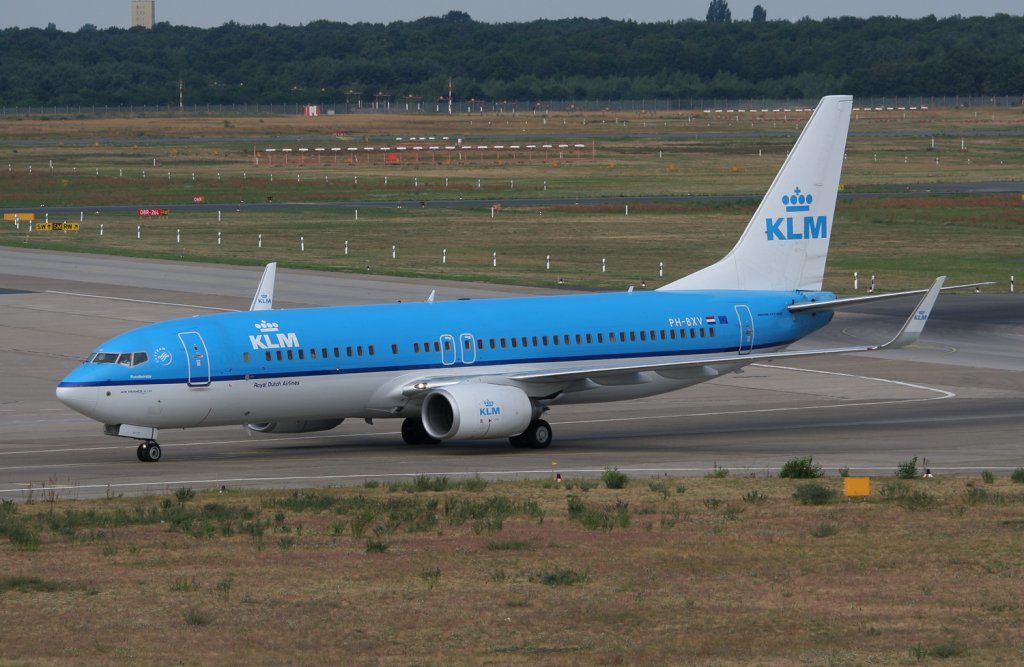 KLM B 737-8K2 PH-BXV bei der Ankunft in Berlin-Tegel am 31.07.2010