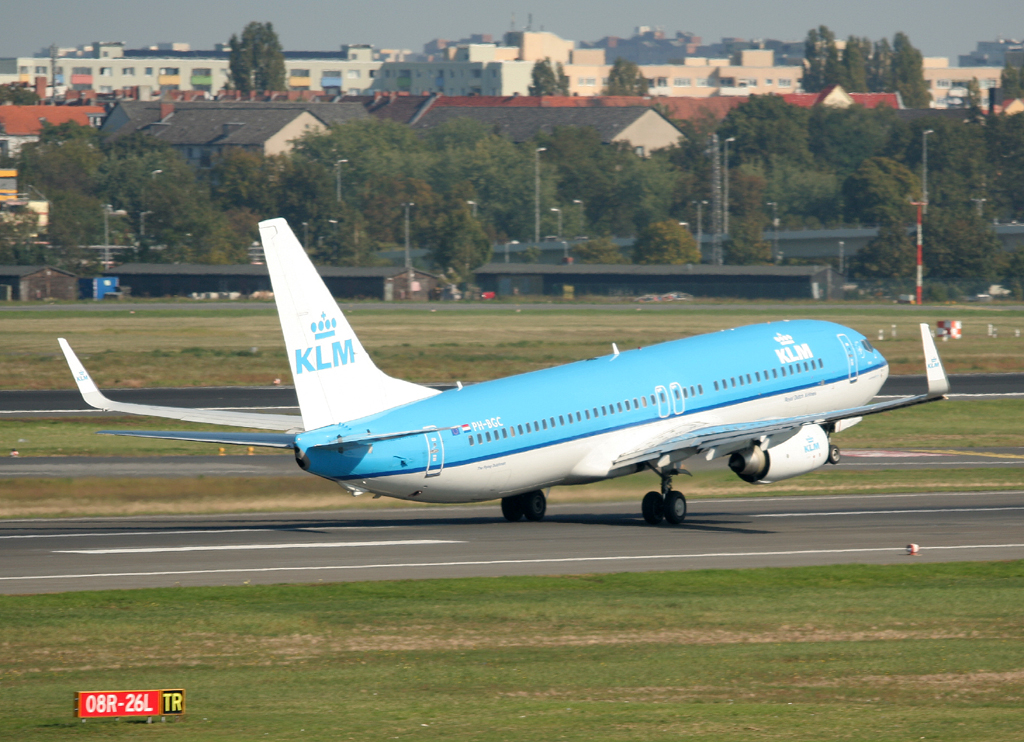 KLM B 737-8K2(WL) PH-BGC beim Start in Berlin-Tegel am 25.09.2011