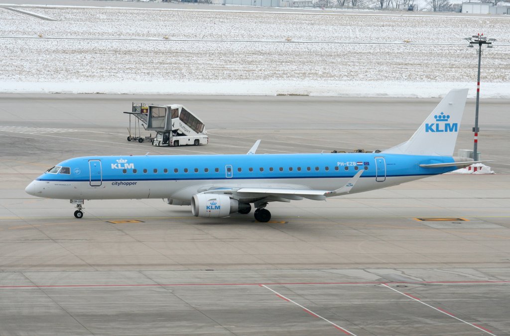 KLM-Cityhopper Embraer ERJ-190-100 STD PH-EZB am 10.03.2010 auf dem Flughafen Stuttgart