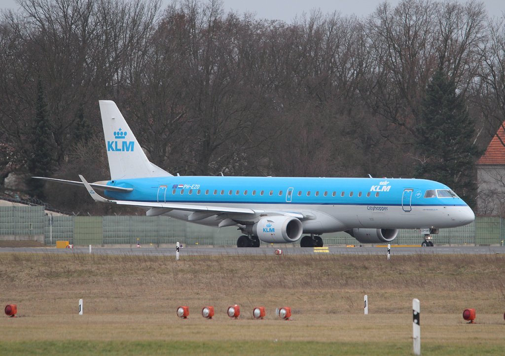 KLM-Cityhopper Embraer ERJ-190-100STD PH-EZO kurz vor dem Start in Berlin-Tegel am 03.03.2013