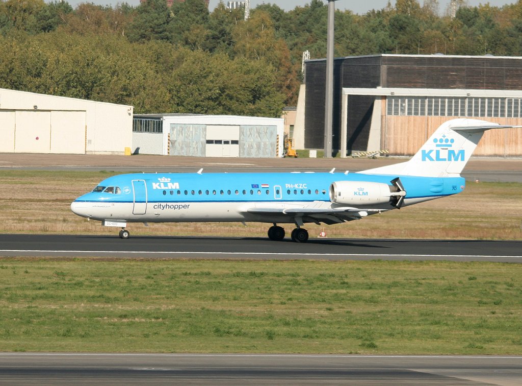KLM-Cityhopper Fokker 70 PH-KZC nach der Landung in Berlin-Tegel am 15.10.2011