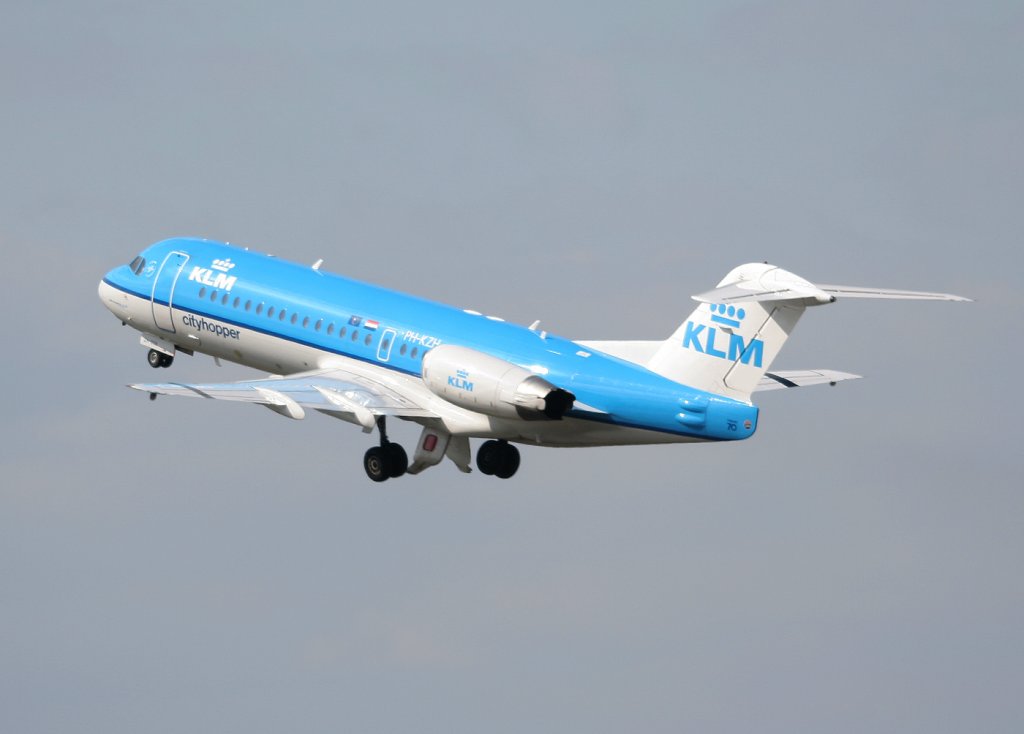 KLM-Cityhopper Fokker 70 PH-KZH beim Start in Berlin-Tegel am 16.04.2011