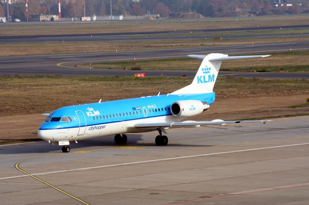 KLM-Cityhopper Fokker 70 PH-KZI am 01.11.2009 auf dem Flughafen Berlin-Tegel