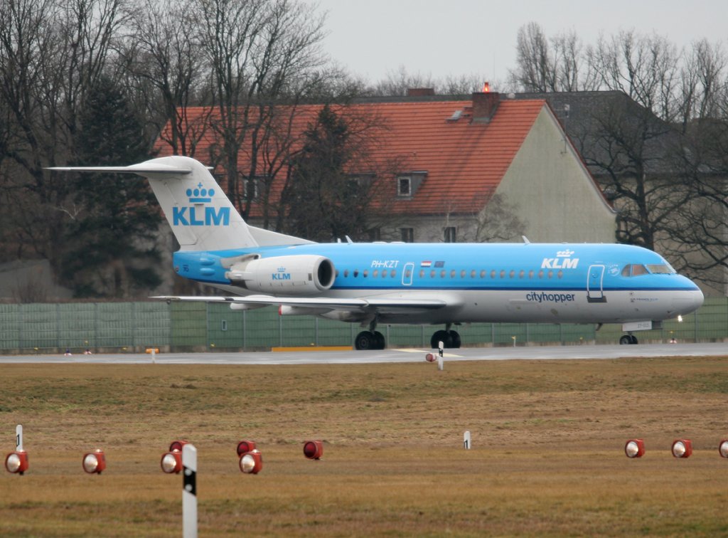 KLM-Cityhopper Fokker 70 PH-KZT kurz vor dem Start in Berlin-Tegel am 19.02.2012