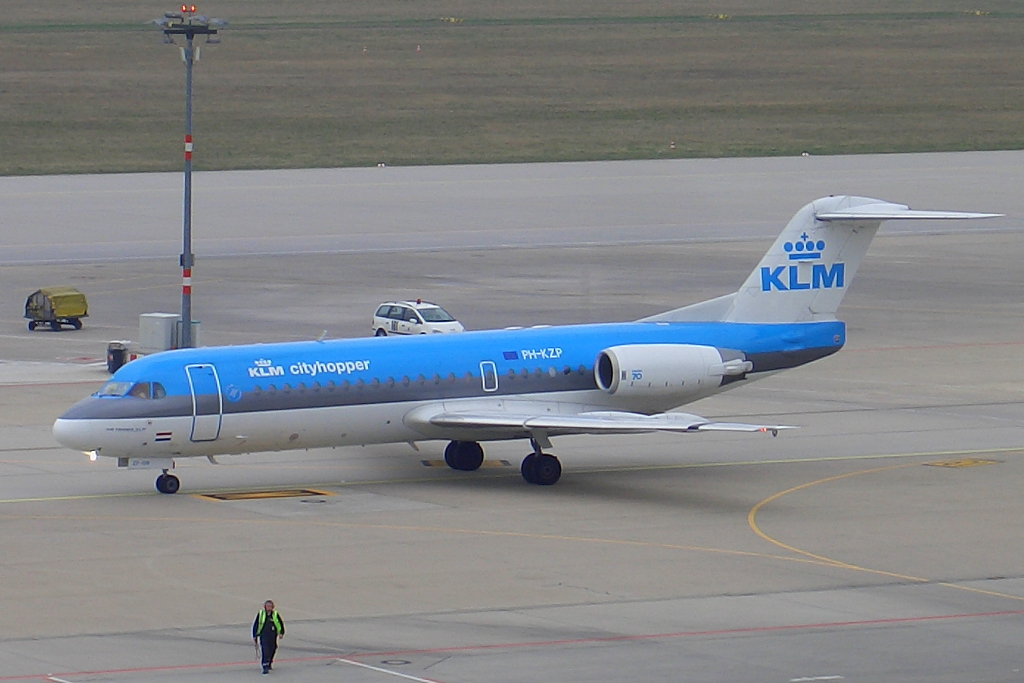 KLM Cityhopper 
Fokker F-70 
PH-KZP (alte Lackierung)
04.04.09