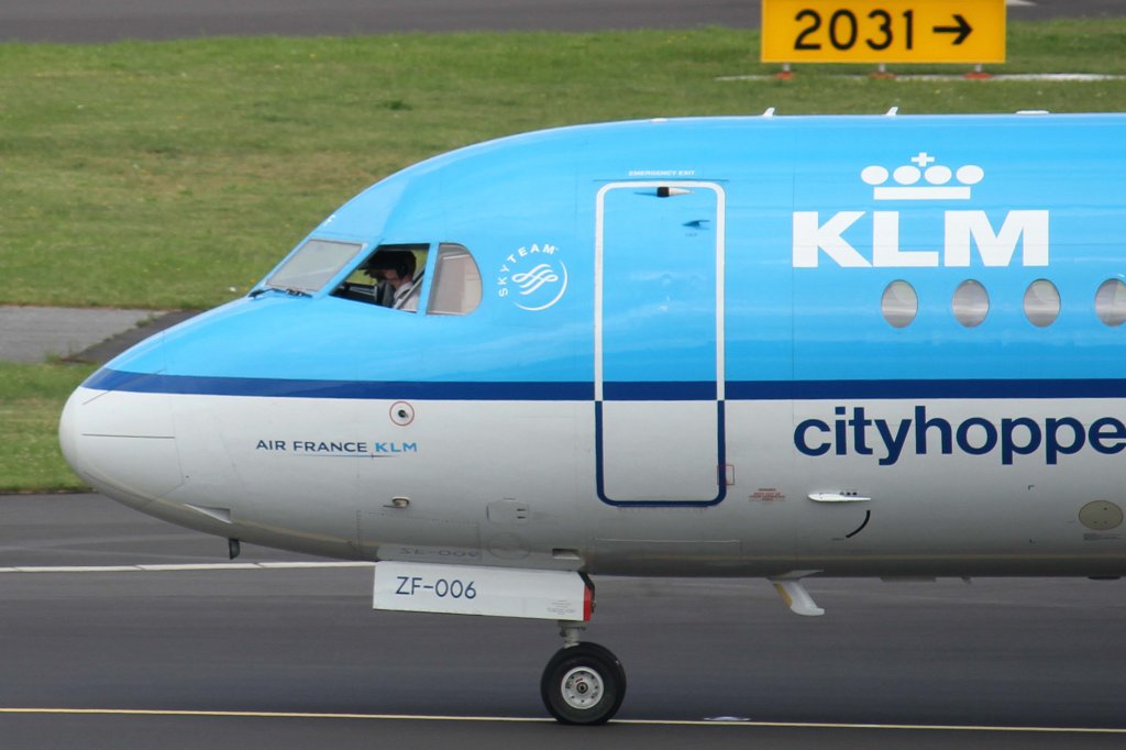 KLM cityhopper, PH-KZF, Fokker, 70 (Bug/Nose), 11.08.2012, DUS-EDDL, Dsseldorf, Germany 