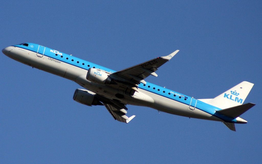 KLM Cityhopper,PH-EZO,EMBRAER ERJ-190-100,30.04.2011,HAM-EDDH,Hamburg,Germany