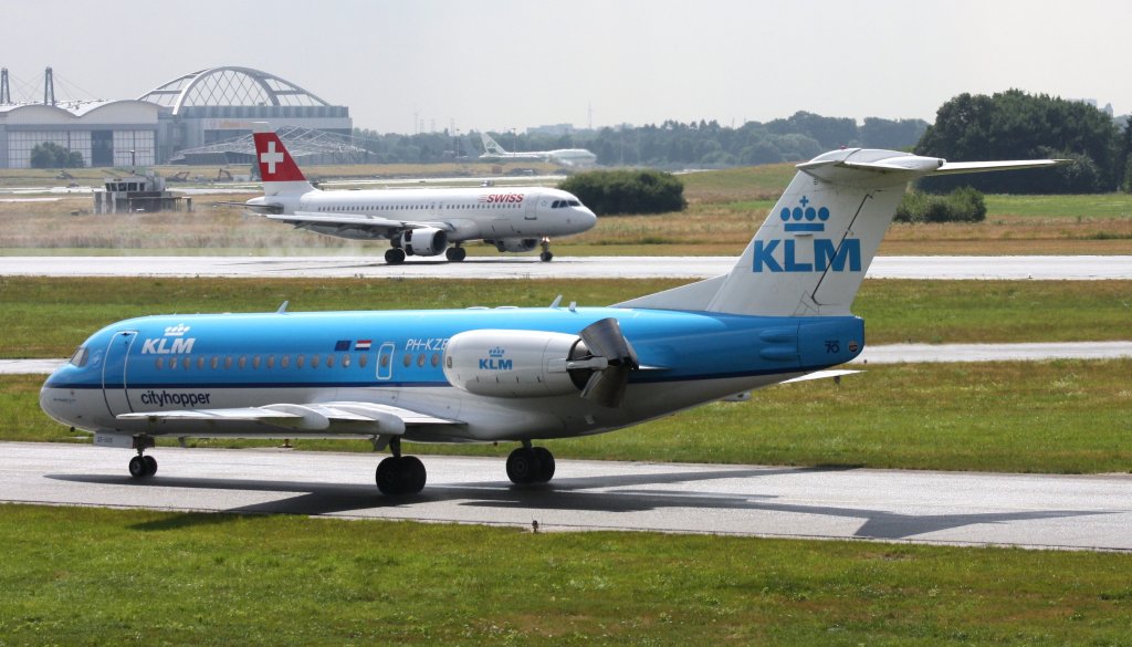 KLM Cityhopper,PH-KZE,(c/n11576),Fokker F70,30.07.2013,HAM-EDDH,Hamburg,Germany(hinten landet:Swiss,HB-IJI,A320-214).