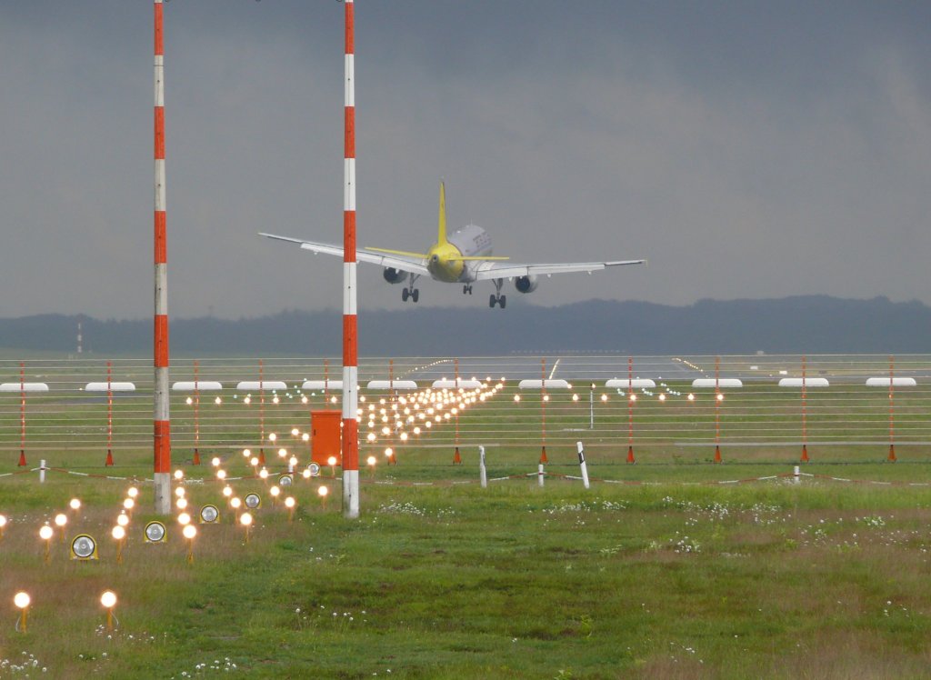 Kln Bonn am 07.06.2009, Landung bei trbem Wetter