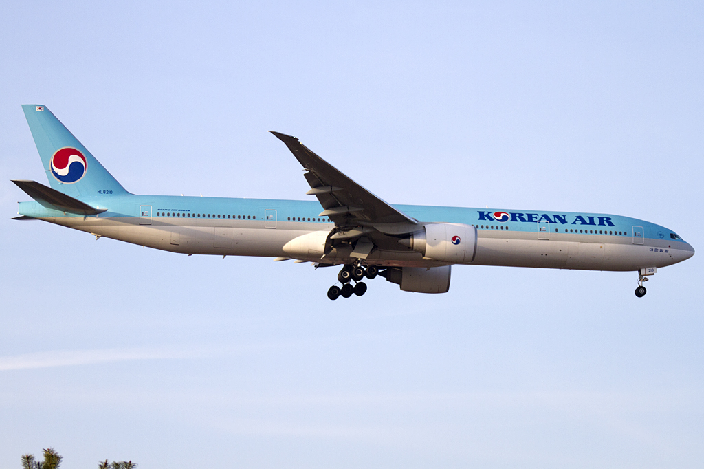 Korean Air, HL8210, Boeing, B777-3B5-ER, 16.02.2011, FRA, Frankfurt, Germany 





