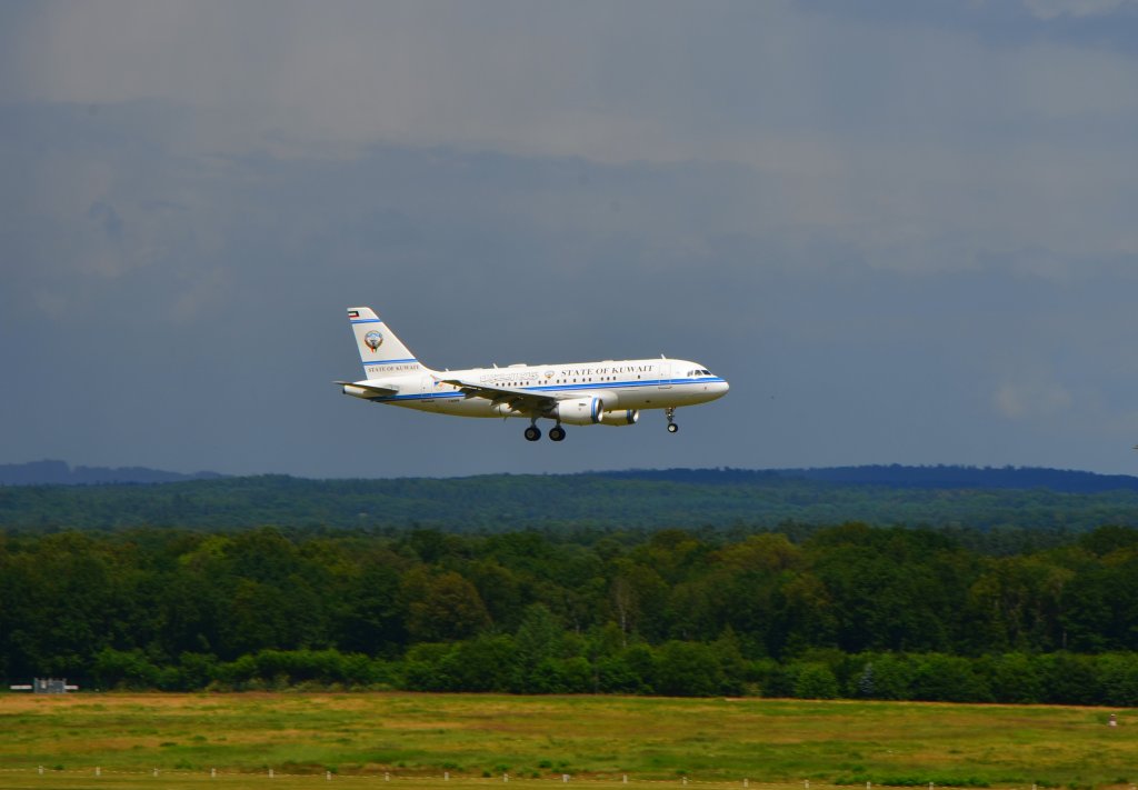 Landeanflug eines Airbus  State of Kuwait  auf den Flughafen Kln/Bonn. (Aufnahme 07.07.2012)
