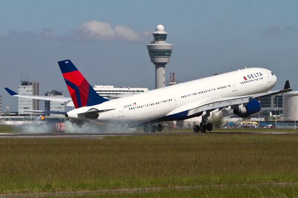 Landung A330/Delta Airways/Schiphol/Amsterdam/AMS/4.06.2010