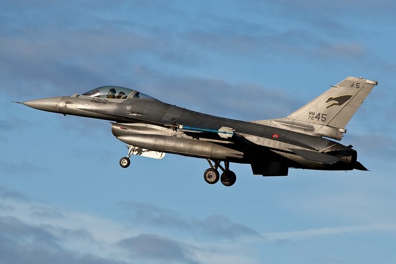 Landung Lockheed Martin/F-16 Fighting Falcon/Italy Air Force/Cervia/ETSN/Neuburg a.d. Donau/ 23.11.09