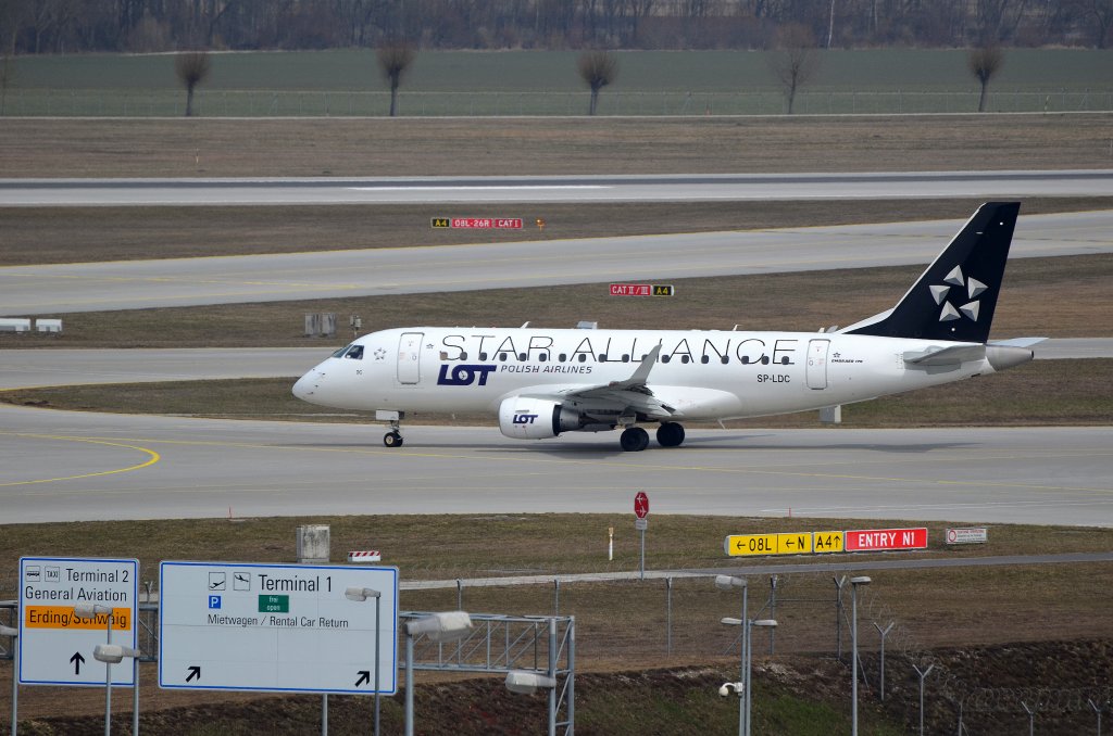 LOT Embraer 170 SP-LDC in Mnchen Franz Josef Strau am 08.04.13