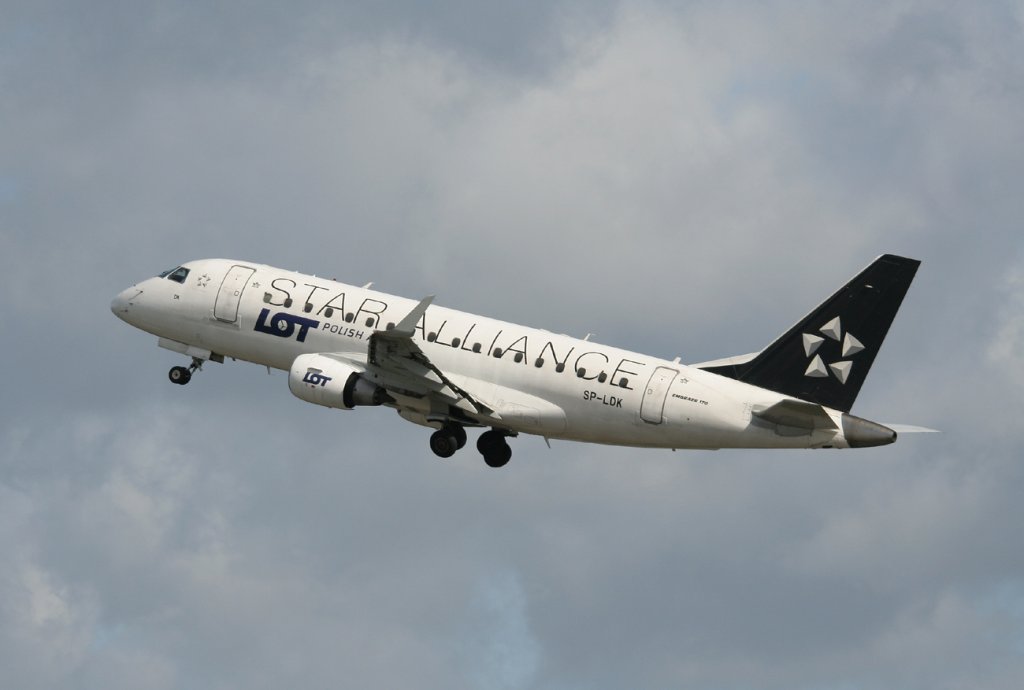 LOT Embraer ERJ-170-100LR SP-LDK beim Start in Berlin-Tegel am 17.05.2012