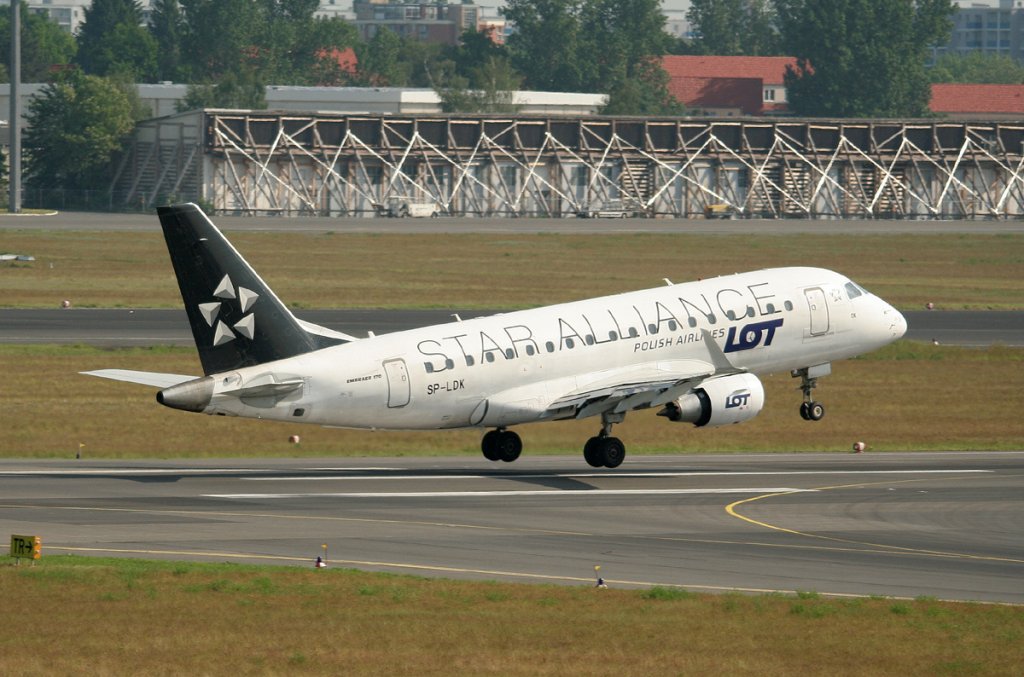 LOT Embraer ERJ-170-100LR SP-LDK beim Start in Berlin-Tegel am 22.05.2012